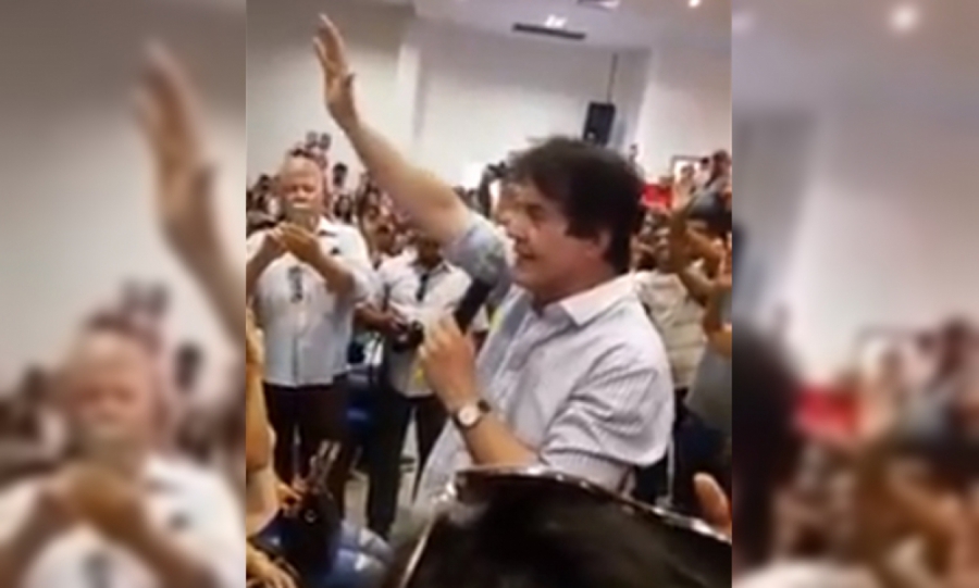 Robinson Faria faz oração durante evento em Caraúbas e diz que “vai dar tudo certoâ€