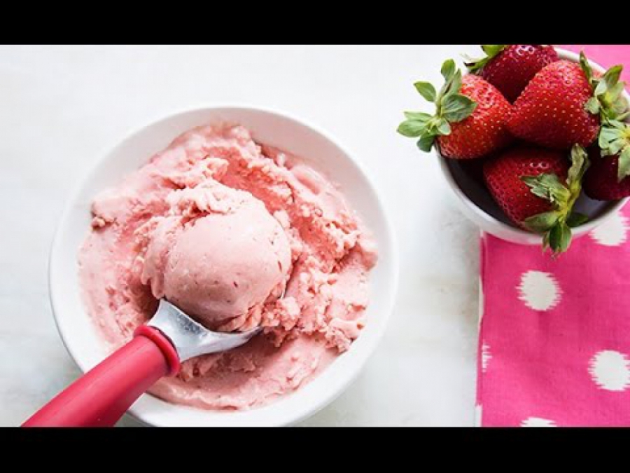 Sorvete de banana e morango - rápido e prático