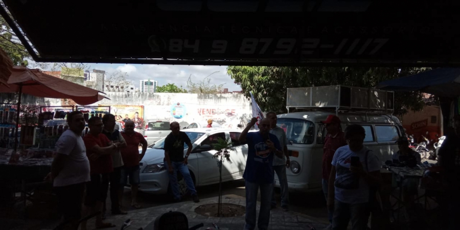 Militantes são vaiados durante ato de apoio a Haddad no Vuco-Vuco