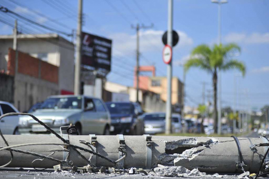 Cosern registrou 332 casos de abalroamentos em postes em 2017