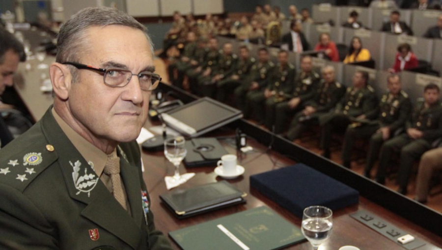 Intervenção militar seria enorme retrocesso, diz comandante do Exército
