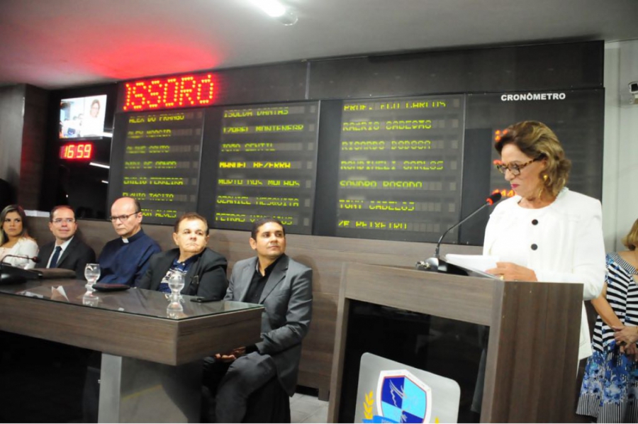 Prefeita envia projeto de lei que reajusta piso salarial do professor para R$ 3.411
