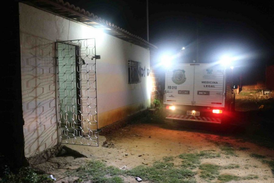 Dois homens são executados com tiros de pistola dentro de casa em Mossoró