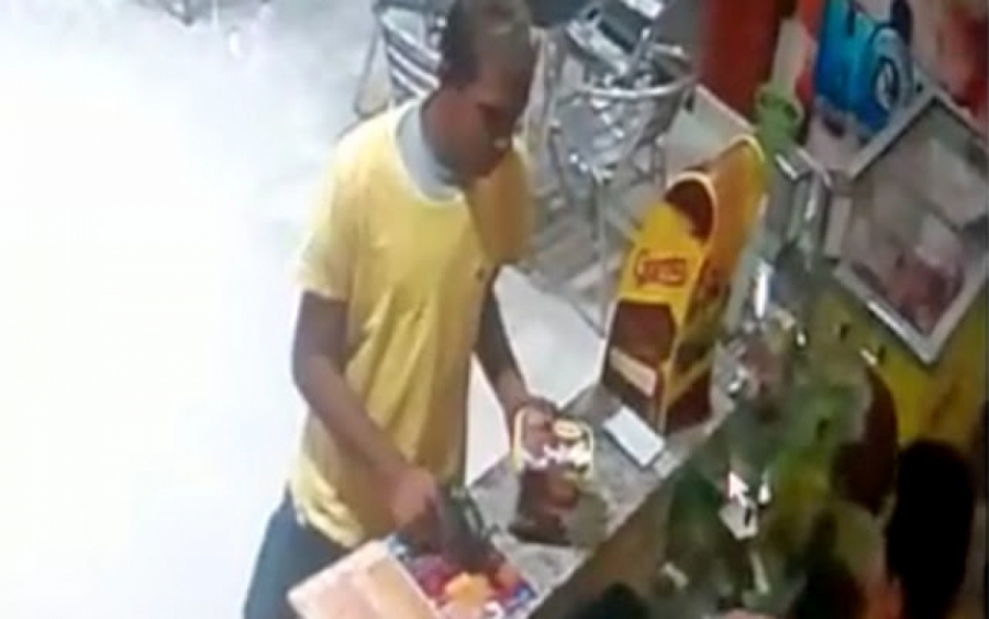 De acara limpa, jovem assalta lanchonete em Apodi e foge com pote de sorvete de chocolate