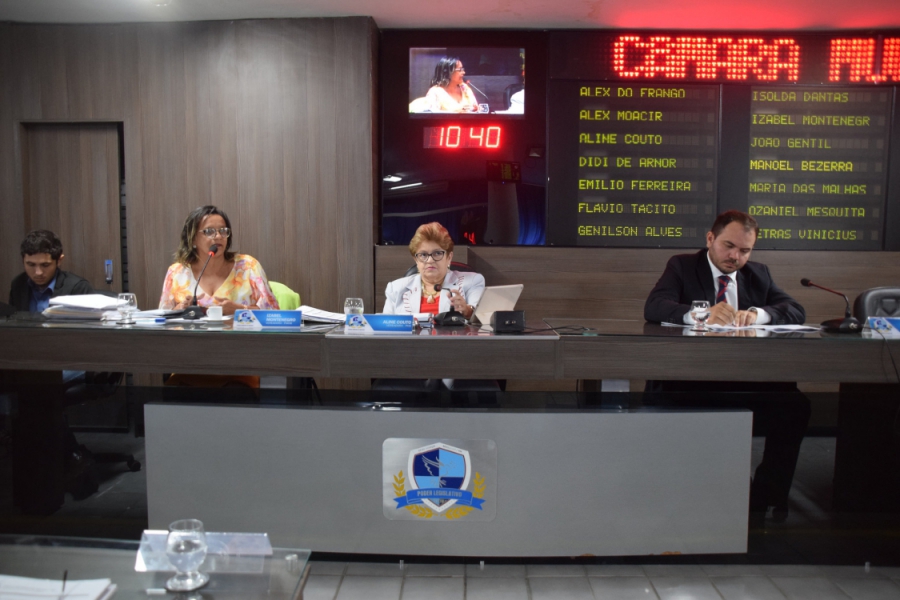 Vereadores aprovam reajuste para professor da rede municipal enviado pela PMM