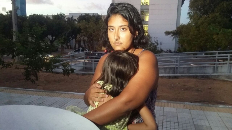 Professor proíbe aluna de assistir aula acompanhada da filha de 5 anos na UFRN