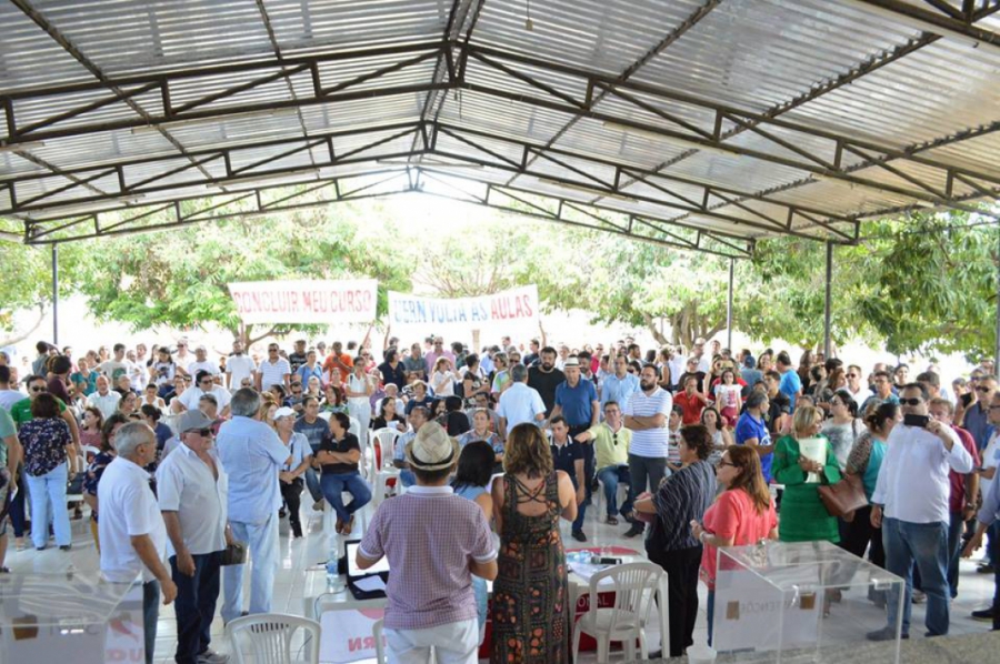 Após assembleia, professores da UERN decidem encerrar greve