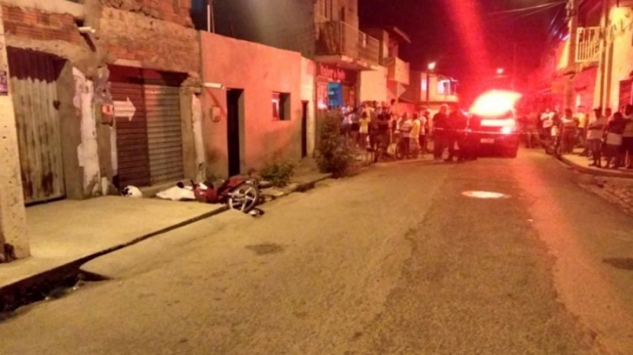 Jovem é morto e irmão fica ferido durante tiroteio em Mossoró