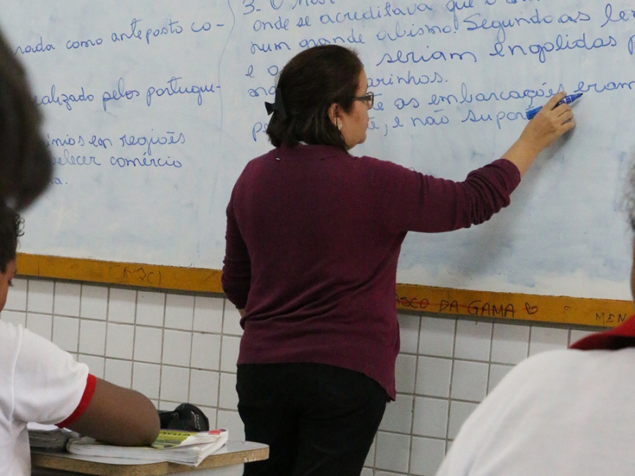 Prefeitura convoca aprovados em processo seletivo para professor substituto