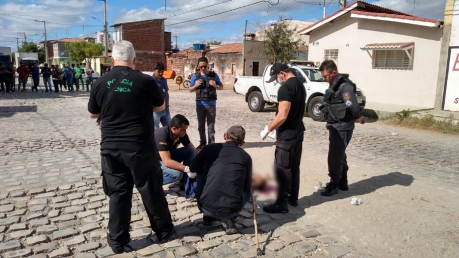Ex-presidiário é morto a tiros no meio da rua em Mossoró