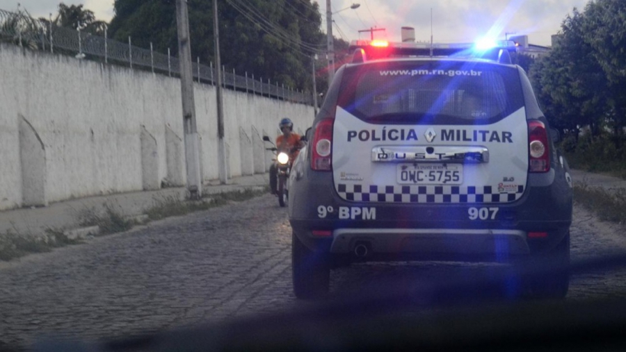 Quadrilha invade casa, ameaça família e rouba R$ 90 mil no RN