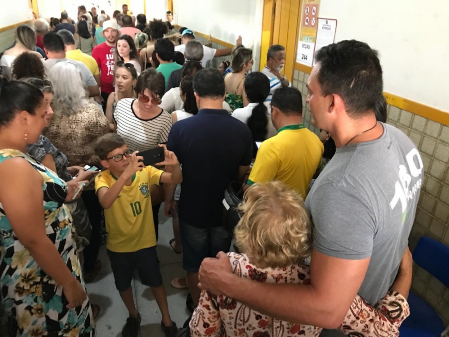 Mesmo com prioridade, Capitão Styvenson fica na fila para votar