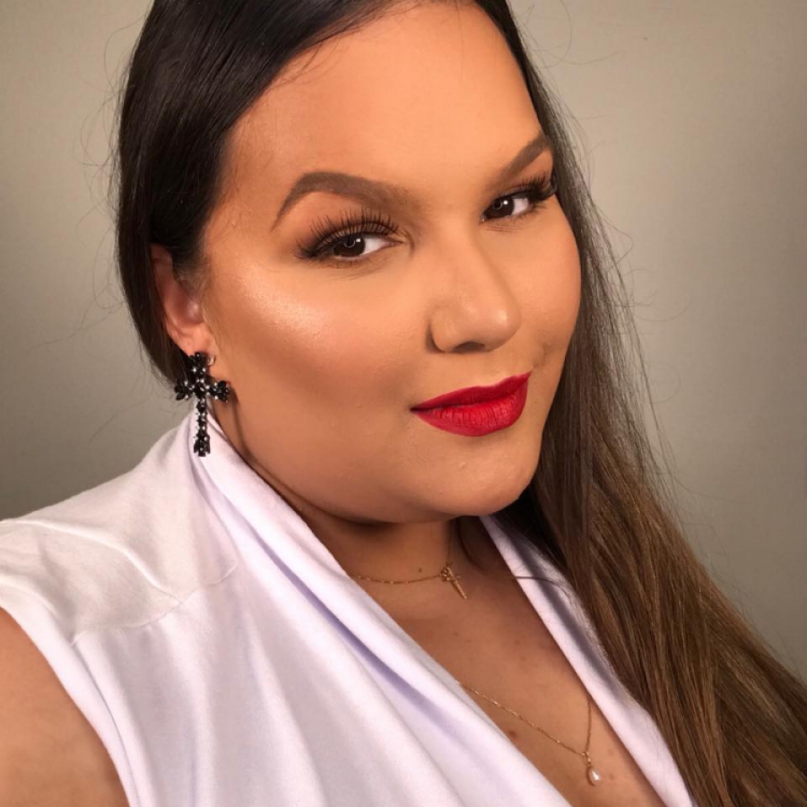 Amigos fazem campanha para ajudar maquiadora que teve casa invadida por assaltantes