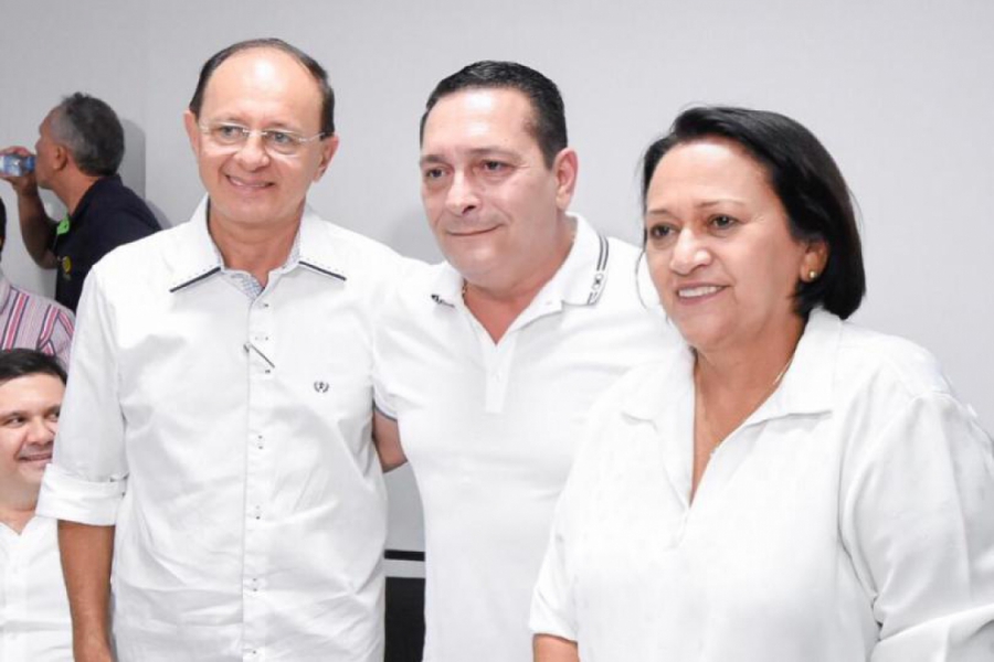 Presidente do PSDB forma aliança com Fátima Bezerra do PT