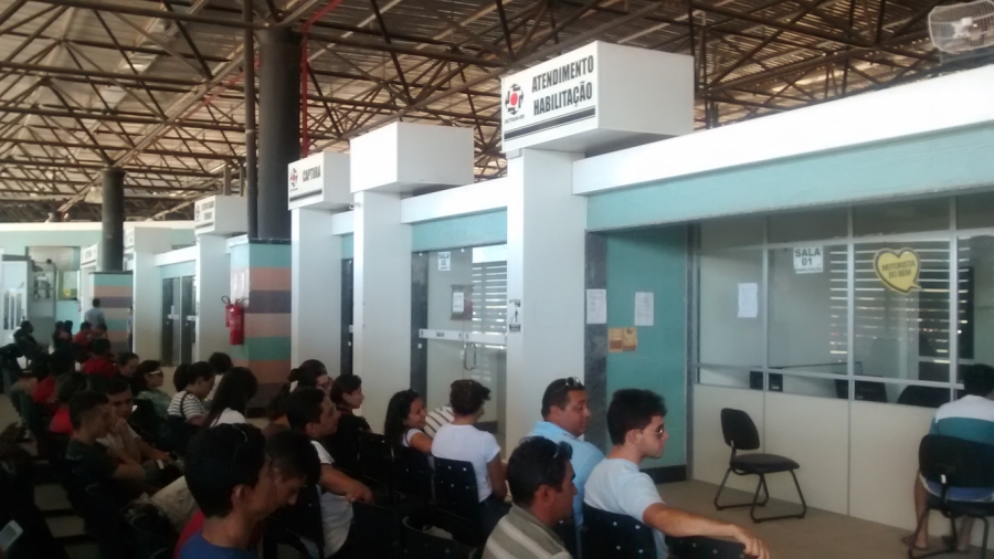 Pane elétrica danifica computadores do Detran e paralisa atendimento