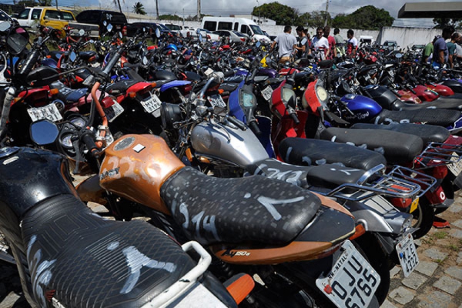 Detran leiloa carros, motos e sucata nesta quinta-feira