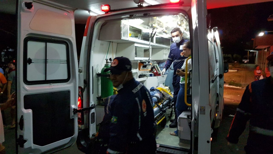Colisão entre caminhão e ônibus deixa pelo menos dez feridos na BR-110