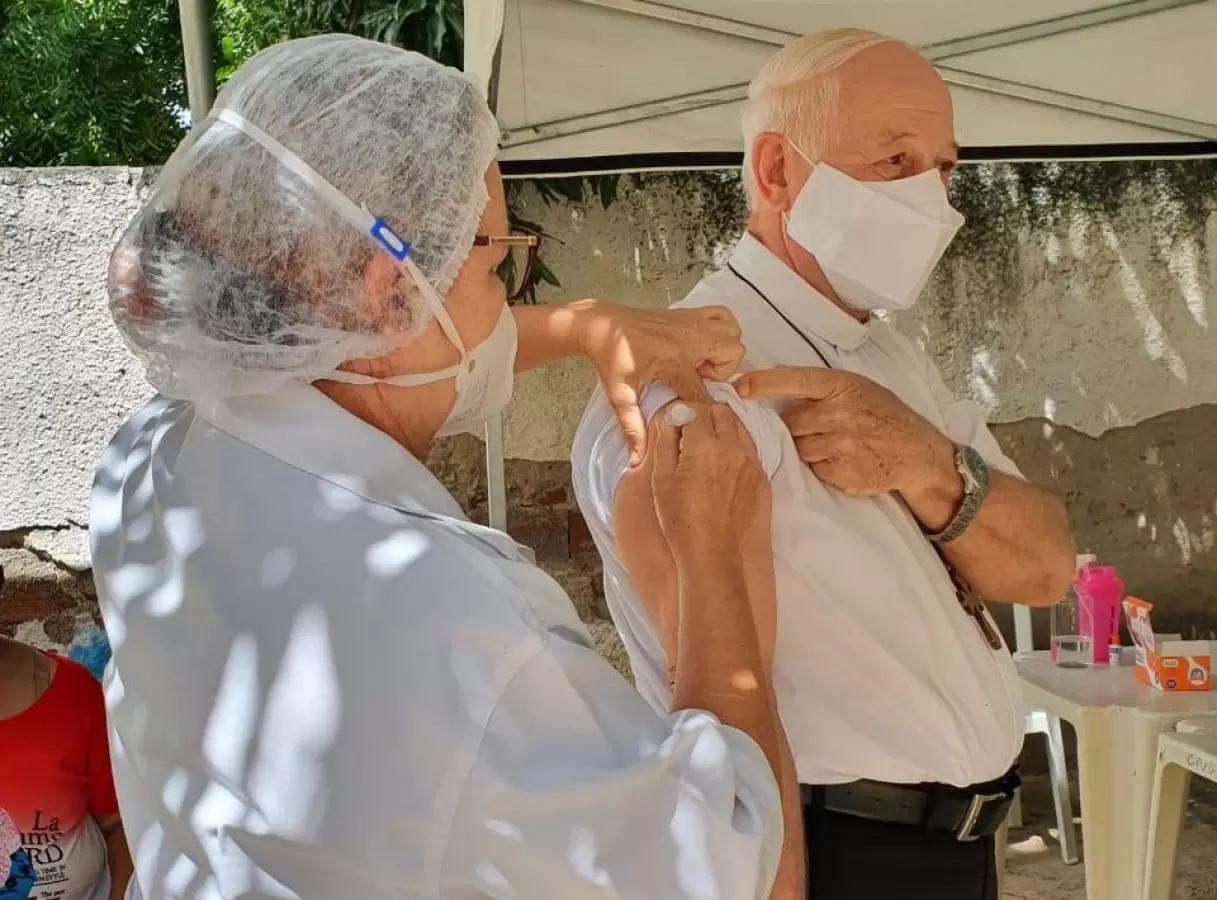 Imunizado com segunda dose, Dom Mariano incentiva vacinação