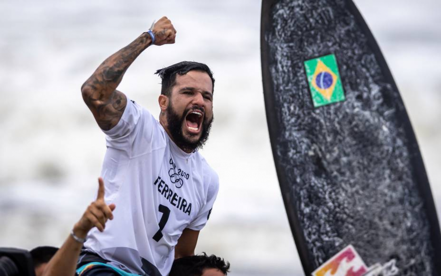 Potiguar Ítalo Ferreira conquista primeiro ouro do Brasil nas Olimpíadas