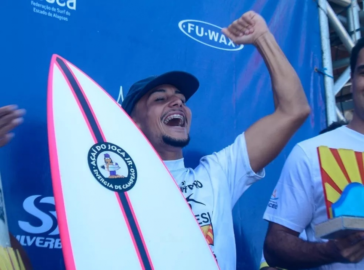 Potiguar Mateus Sena é convocado para defender o Brasil nos Jogos Pan-Americanos de Surfe