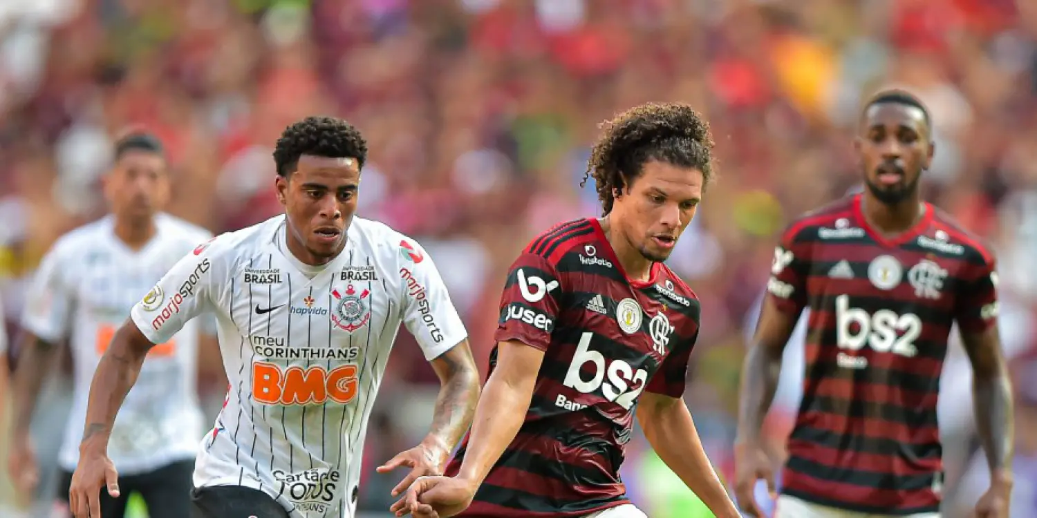 Flamengo bate o Corinthians por 4 a 1 e segue firme no topo da Série A