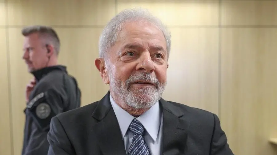 Juiz determina saída de Lula da prisão