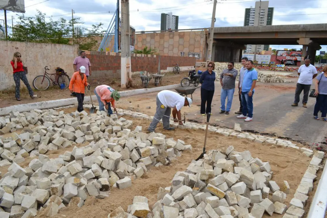 Prefeitura inicia obras de recuperação da pavimentação na Avenida João da Escóssia