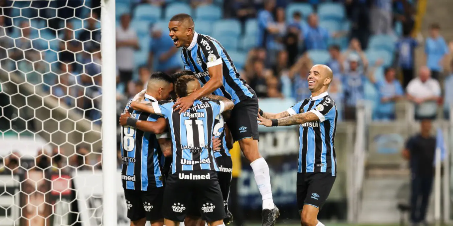Em noite inspirada, Grêmio derrota o Avaí por 6 a 1 em Porto Alegre