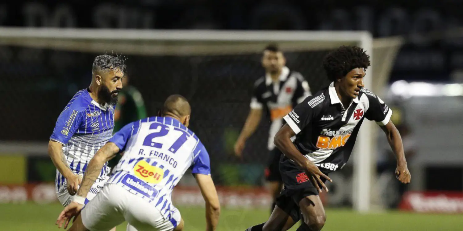 Avaí e Vasco empatam sem gols na Ressacada