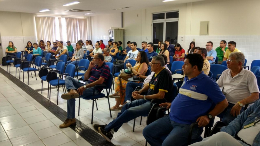 Servidores da UFERSA aprovam paralisação para o dia 14