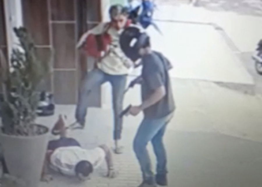 Policial é agredido e tem arma roubada por criminosos em Mossoró; veja vídeo