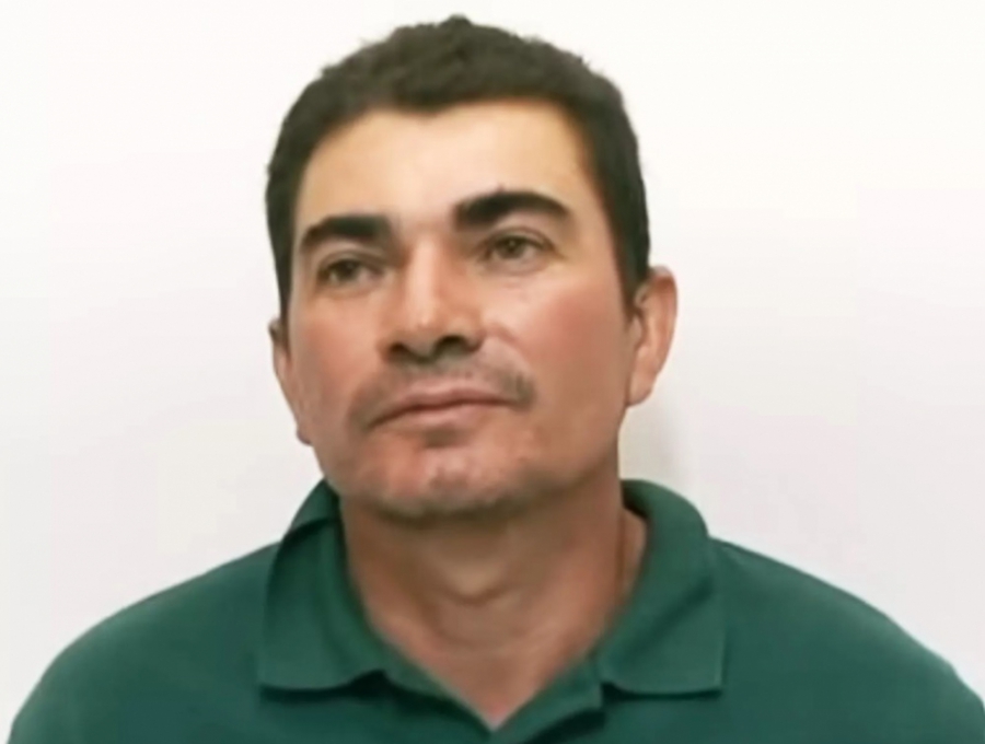 Pedreiro diz que pediu adolescente em namoro e detalha assassinato; veja vídeo