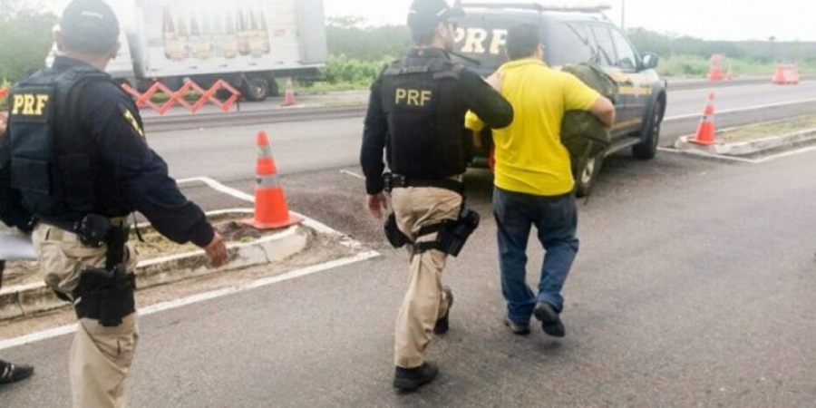 Homem é preso após divulgar blitz da PRF no WhatsApp em Mossoró