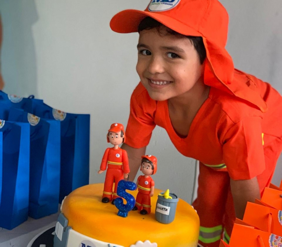 Garis fazem aniversário para menino de 5 anos apaixonado pela profissão no RN