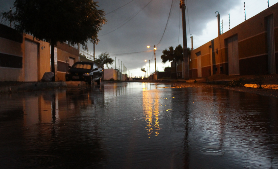 Mossoró registra forte chuva com rajadas de vento nesta sexta-feira