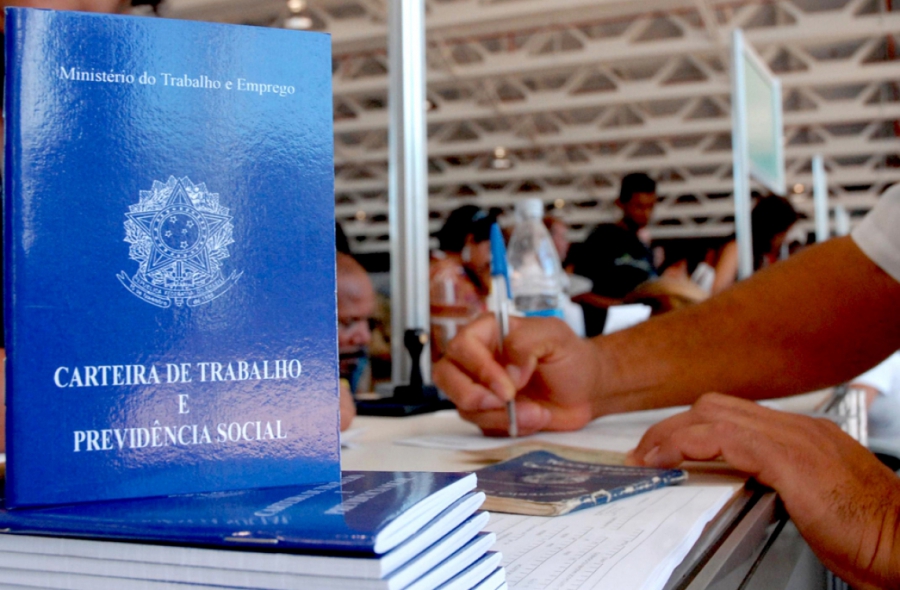 Desemprego volta a cair no País, aponta IBGE