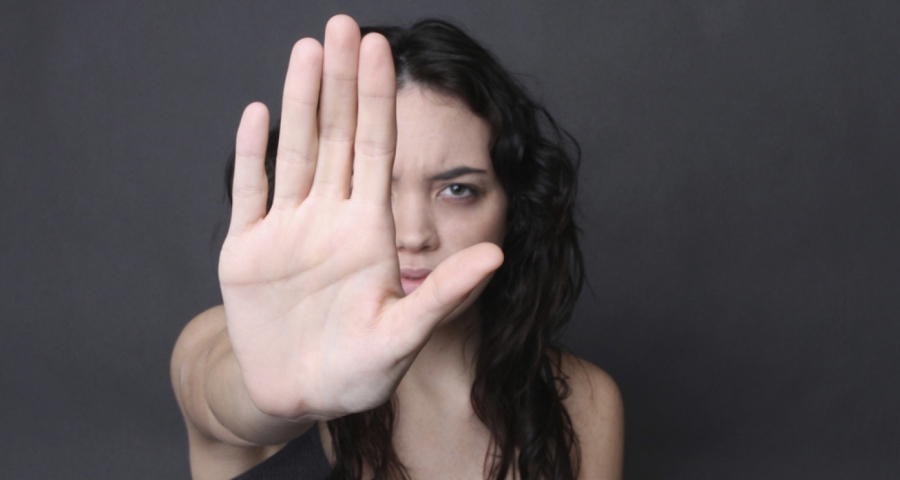 Denúncias de violência contra a mulher podem ser feitas por diversos canais