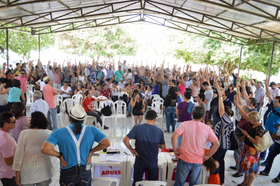 Professores da UERN aprovam estado de greve