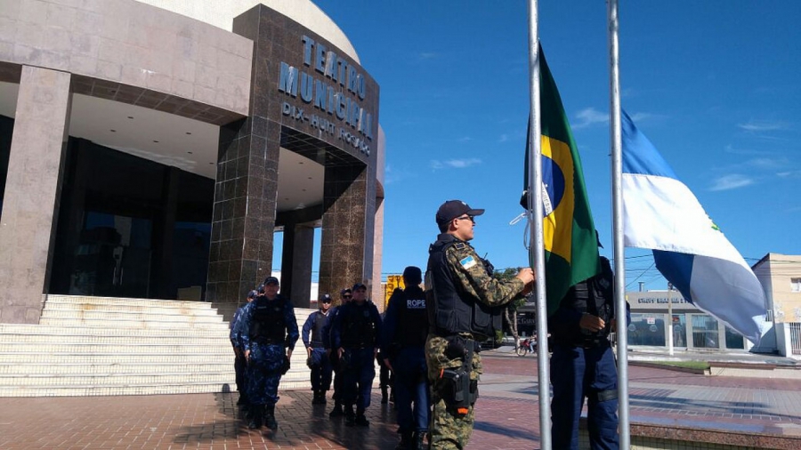 Guarda Civil faz hasteamento das bandeiras do Brasil e de Mossoró