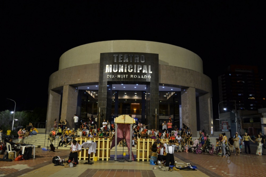 Praça Cícero Dias abre espaço para diversas expressões culturais