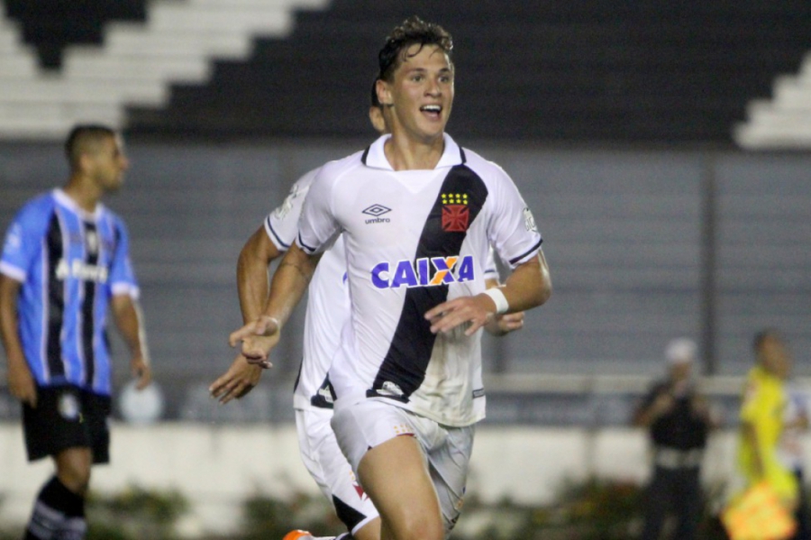 Vasco vence o Grêmio e chega ao G-6 do Brasileirão