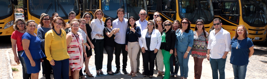 Governo do RN entrega mais 16 ônibus para o transporte escolar em Natal e Mossoró