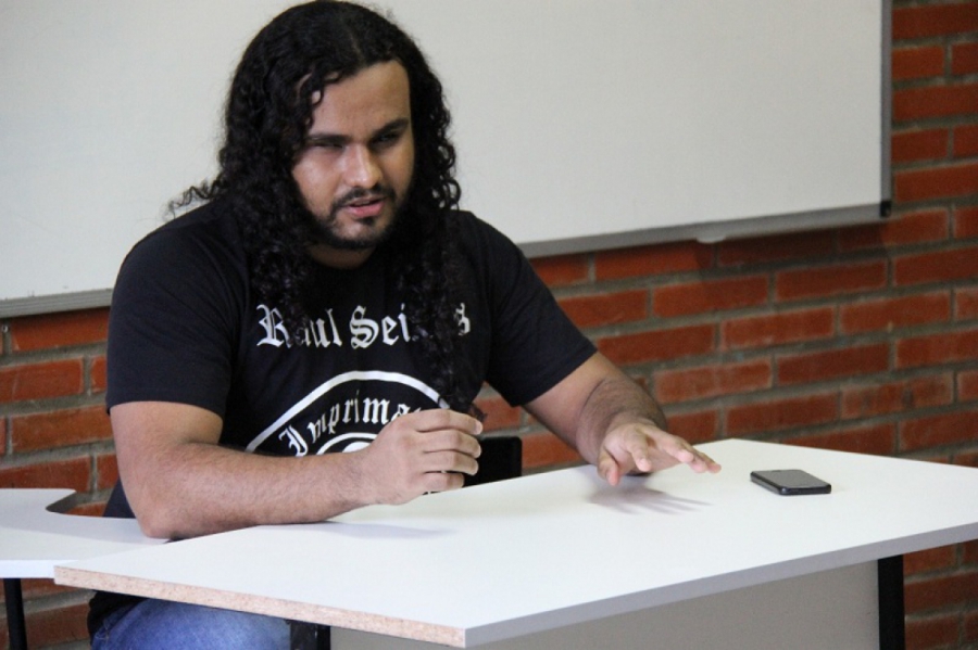 Aluno com deficiência visual conclui curso de História na UERN