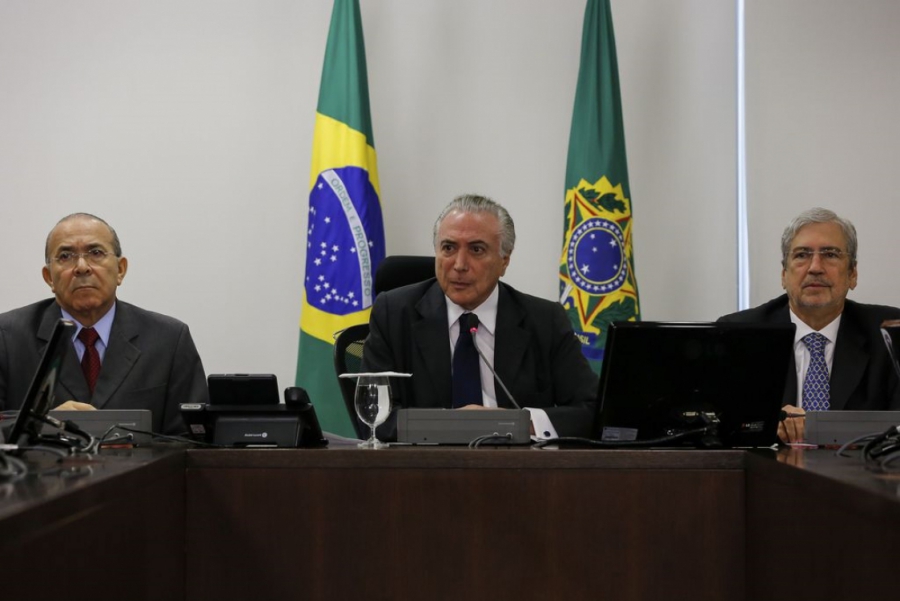 Temer reúne ministros, avalia projetos e diz que governo deve produzir mais
