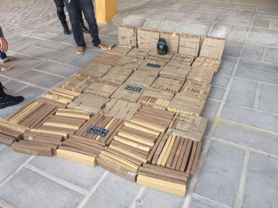 Polícia apreende 377 quilos de maconha dentro de carro com placas de Mossoró
