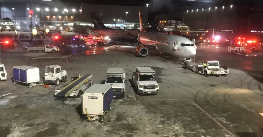 Dois aviões se chocam na pista do aeroporto de Toronto