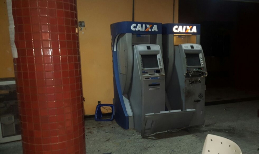 Bandidos invadem Centro Administrativo e explodem três caixas eletrônicos em Mossoró