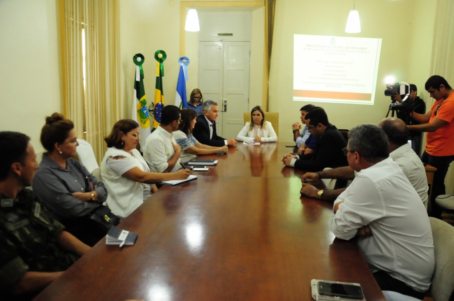 Após chuvas, prefeita em exercício reúne Conselho Municipal de Defesa Civil