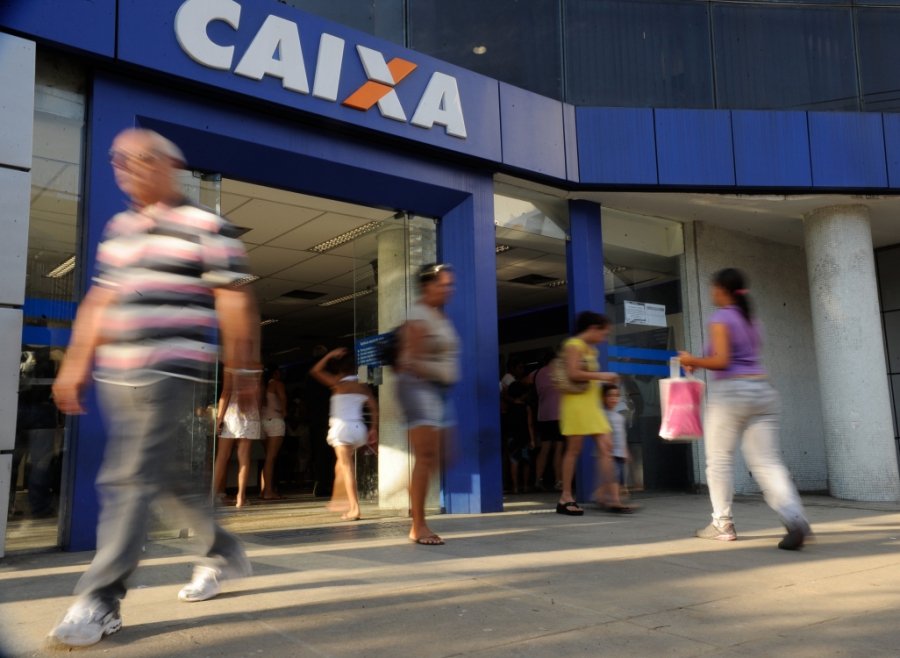 Saque do PIS para nascidos em março e abril começa nesta quinta-feira