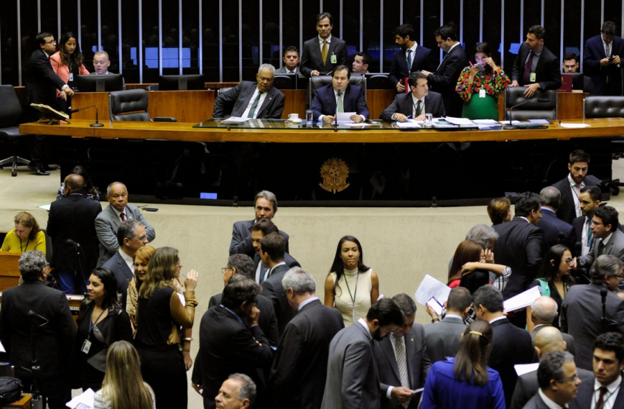 Deputados aprovam MP que aumenta piso salarial de agentes comunitários